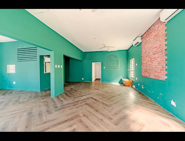 200M² OFFICE FOR SALE IN ESSENWOOD